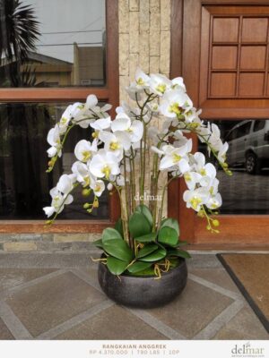 Rangkaian Anggrek untuk Centerpiece